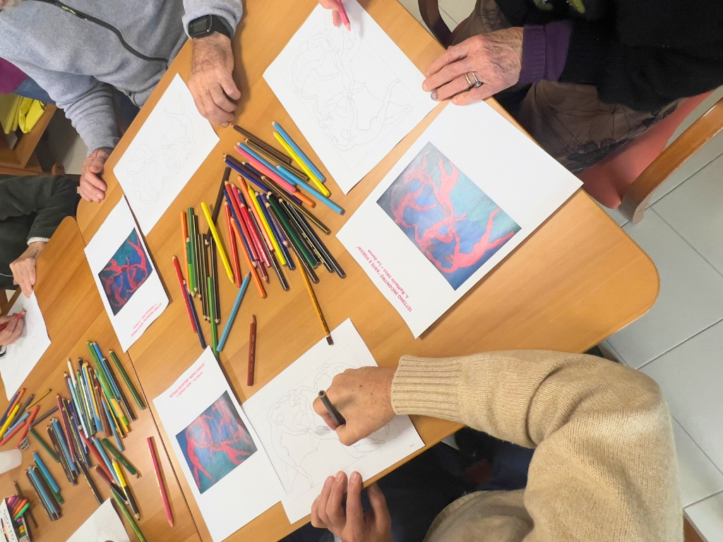 Featured image for ““I colori delle parole”, contro il decadimento cognitivo un laboratorio di arte e poesia”