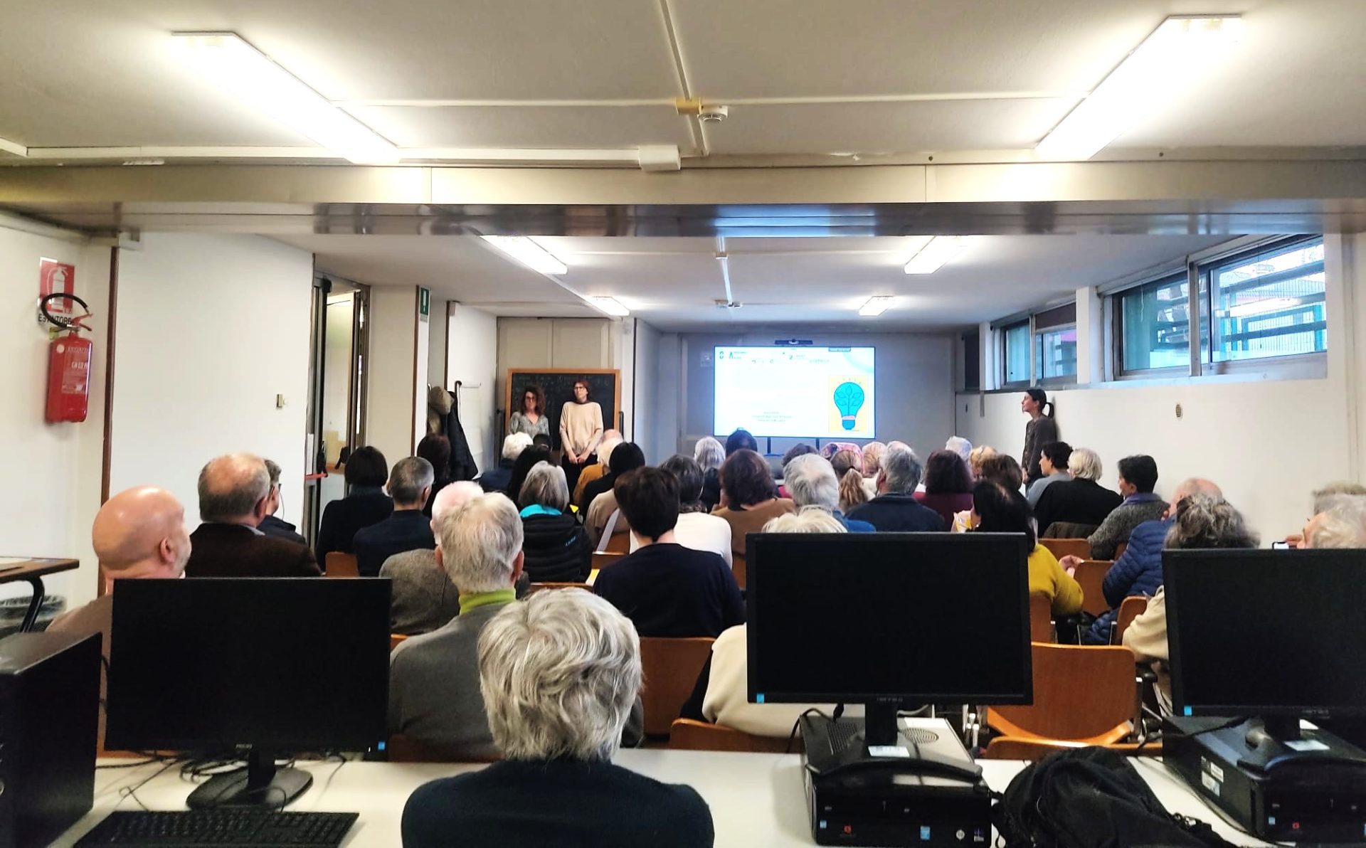 Featured image for “Caregiver, familiari, operatori: seminari e formazioni 2026 per vivere l’anzianità con Progetto ORA”